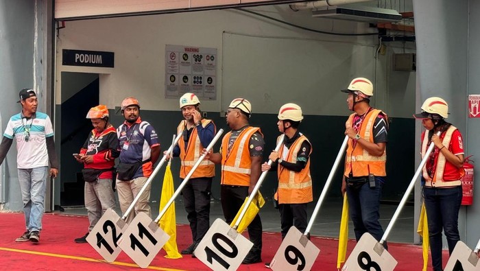 MotoGP Indonesia 2024 tinggal berjarak kurang dari dua pekan. Segala persiapan dilakukan, termasuk mengirim empat putra daerah ‘belajar’ ke Sepang.