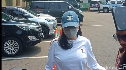 Nikita Mirzani saat ditemui di Polres Jakarta Selatan.