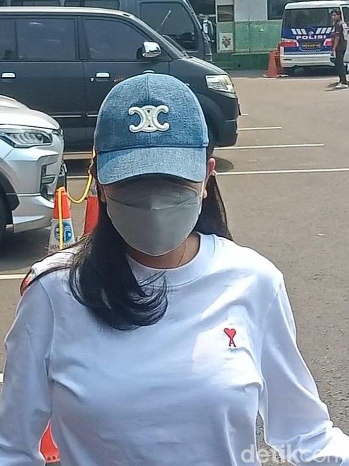 nikita mirzani Nikita Mirzani saat ditemui di Polres Jakarta Selatan.