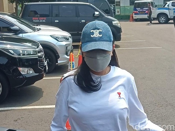 nikita mirzani Nikita Mirzani saat ditemui di Polres Jakarta Selatan.