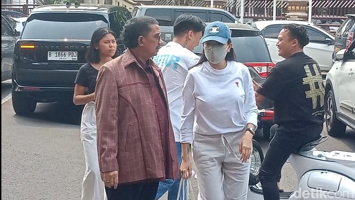 Nikita Mirzani saat ditemui di Polres Jakarta Selatan.