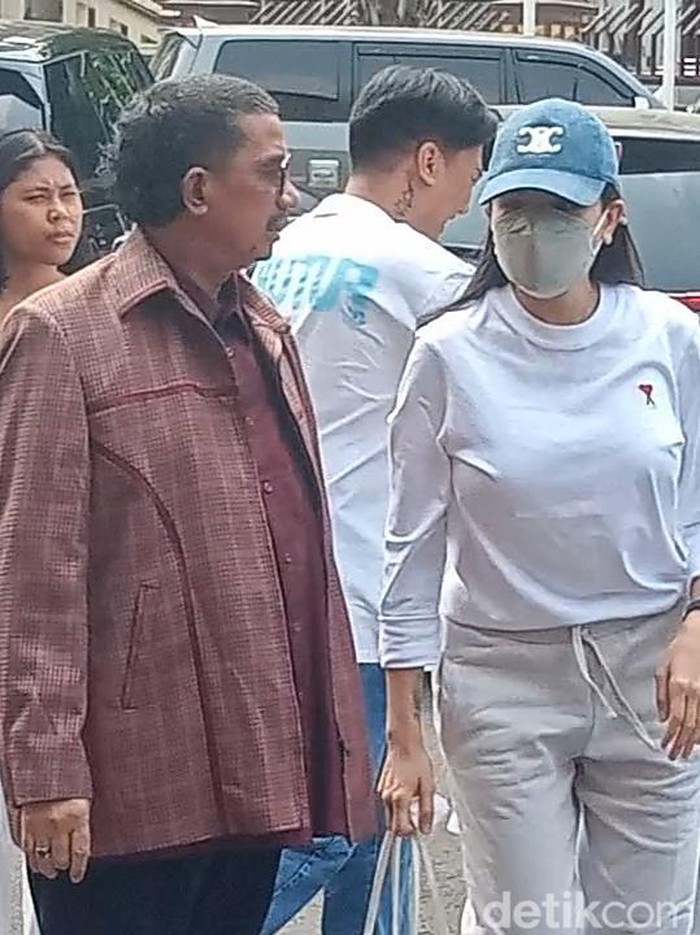 Nikita Mirzani saat ditemui di Polres Jakarta Selatan.