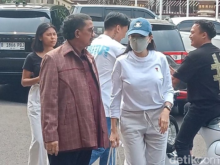 nikita mirzani Nikita Mirzani saat ditemui di Polres Jakarta Selatan.