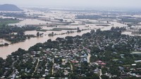 UNOCHA juga memperingatkan bahwa terputusnya jalur komunikasi, penutupan jalan, dan kerusakan jembatan semuanya sangat menghambat penyaluran bantuan di berbagai area terdampak di Myanmar. Komunikasi yang buruk, terutama dengan area-area terpencil, juga menyebabkan lambatnya penyampaian informasi mengenai korban jiwa. Program Pangan Dunia (WFP) PBB pada Senin (16/9) mengatakan bahwa banjir tersebut merupakan yang terburuk dalam sejarah Myanmar.  