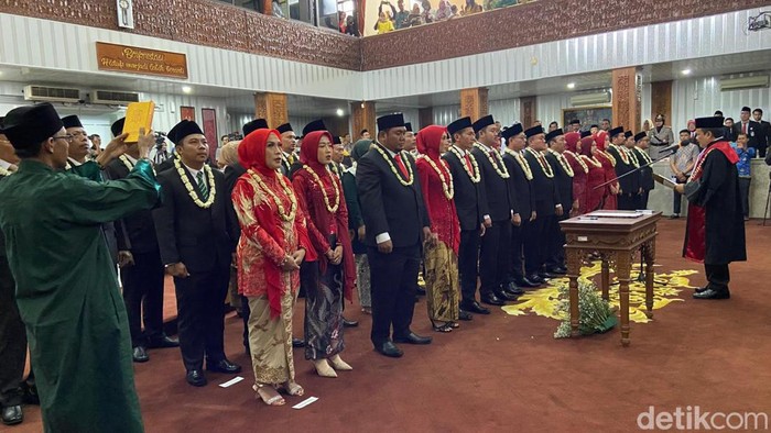 Pelantikan 50 Anggota DPRD Kabupaten Cirebon