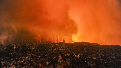 Penampakan Api Lalap TPSA Bagendung Cilegon
