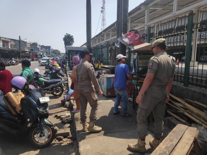 Penertiban PKL di sekitar Stasiun Bogor (Dok Istimewa)