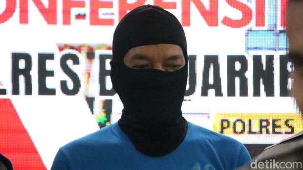 Pensiunan polisi, Sularso (63) yang membunuh bu guru SMP di Desa Kalilandak, Kecamatan Purwareja Klampok, Kabupaten Banjarnegara, Selasa (17/9/2024).