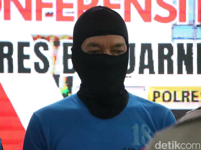 Pensiunan polisi, Sularso (63) yang membunuh bu guru SMP di Desa Kalilandak, Kecamatan Purwareja Klampok, Kabupaten Banjarnegara, Selasa (17/9/2024).