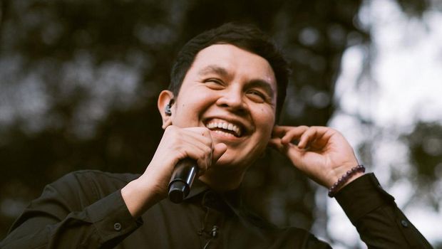 Penyanyi Tulus Penyanyi Tulus