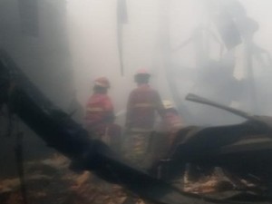 Kebakaran Gudang Ban di Tangsel: Petugas Sesak Napas hingga Ada Ledakan