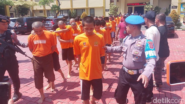 Polisi tangkap 43 pengedar dan pemakai narkoba di Bogor. (M Sholihin)