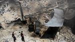 Potret Warga Gaza Ubah Sampah Plastik Jadi Bahan Bakar di Tengah Kelangkaan