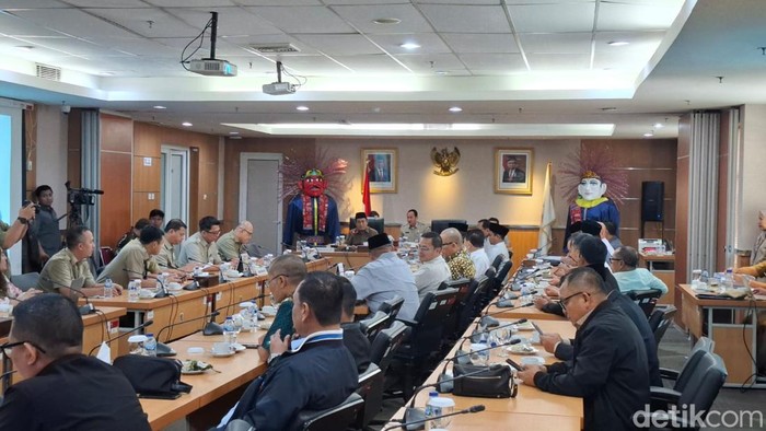 Rapat susunan pimpinan DPRD DKI Jakarta di Ruang serbaguna DPRD DKI, Selasa (17/9/2024) (Brigitta Belia/detikcom)