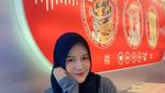 Ravena Wulandari Hobi Ngopi hingga Belanja Buah-buahan