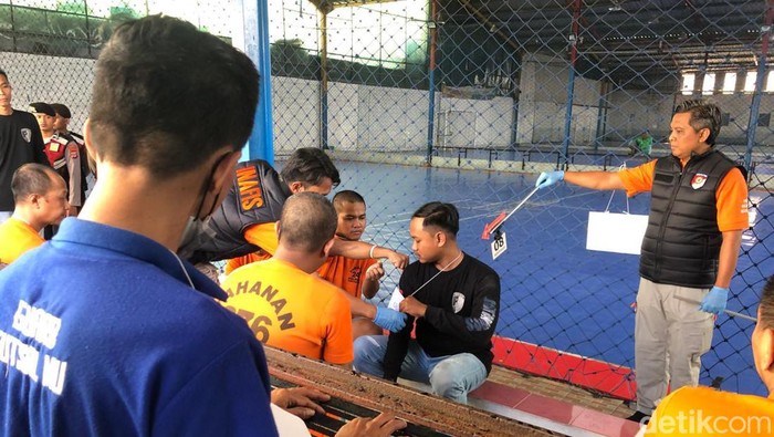 Rekonstruksi kasus penganiayaan di sebuah tempat futsal di Umbulharjo, Kota Jogja, Selasa (17/9).