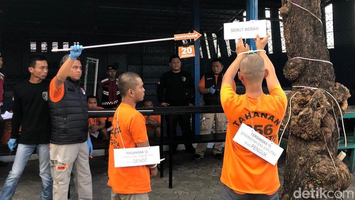 Rekonstruksi kasus penganiayaan di sebuah tempat futsal di Umbulharjo, Kota Jogja, Selasa (17/9).