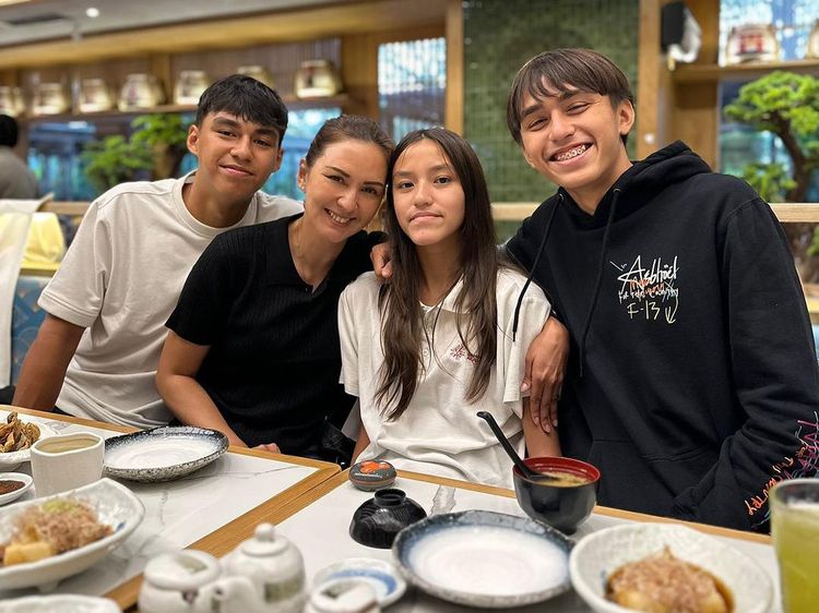 Sabrina Sinathrya, Putri Darius Sinathrya yang Hobi Makan Steak