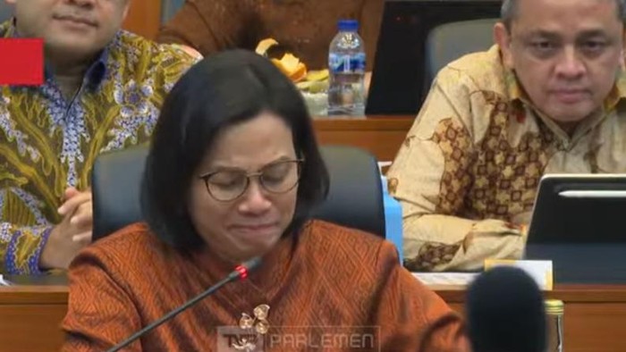 Menteri Keuangan (Menkeu) Sri Mulyani menyampaikan rasa terima kasih kepada Komisi XI hingga Badan Anggaran (Banggar) DPR RI yang telah menjadi mitra dari lembaganya selama ini. Sri Mulyani menyebut periode tugasnya sebagai menteri di era Presiden Joko Widodo (Jokowi) dan Wapres Maruf Amin dalam waktu dekat akan berakhir.