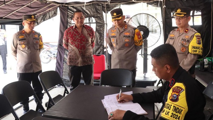 Tim Asistensi dan Polres Inhu dalam pengecekan Operasi Mantap Praja 2024. (Dok Polres Inhu)