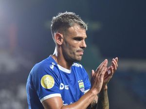 Ngerinya Tyronne del Pino Saat Hadapi Port FC