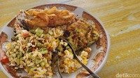 Nasi Jagung merupakan menu favorit di Sumenep. Nasi jagung merupakan warisan turun temurun sampai sekarang dan biasa dimakan dengan gorengan, urap, dan lauk pauk yang lain.