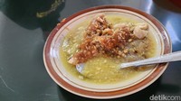Ini adalah jenis makanan berat yang terbuat dari bahan baku kokot. Kokot adalah kikil yang ada di bagian terbawah kaki sapi.