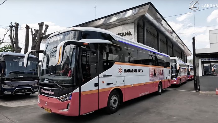 11 bus baru PO Harapan Jaya lahir dari garasi karoseri Laksana