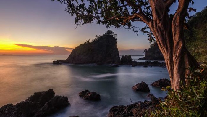 9 Pantai di Kebumen yang Punya Pesona Indah, Yuk Mampir!
