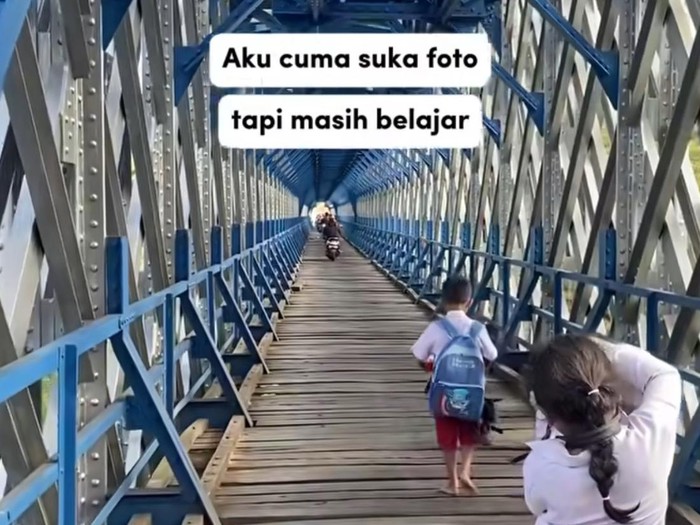 Aksi Kinanti, anak kelas 2 SD viral yang mengabadikan momen dengan menggunakan kamera professional bak orang dewasa. Hasil foto Kinanti langsung mendapatkan banjir pujian dari warganet.