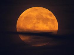Gerhana Bulan Parsial dan Supermoon Hiasi Langit Dunia