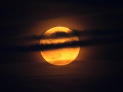 Gerhana Bulan Parsial dan Supermoon Hiasi Langit Dunia