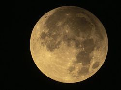 Gerhana Bulan Parsial dan Supermoon Hiasi Langit Dunia