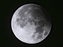 Gerhana Bulan Parsial dan Supermoon Hiasi Langit Dunia