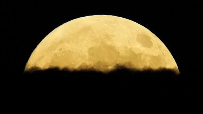 Gerhana Bulan Parsial dan Supermoon Hiasi Langit Dunia