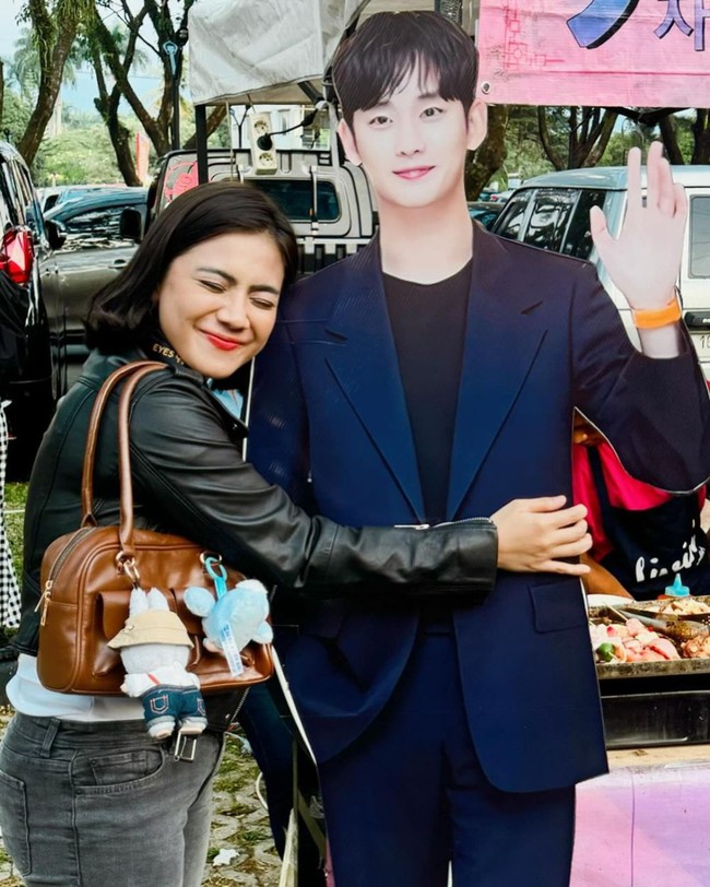 Boneka Labubu memang memiliki warna dan model yang beragam. Uniknya warna yang didapat baru diketahui setelah kotaknya dibuka. Selain itu, boneka Labubu juga bisa didandani, seperti boneka yang dimiliki Felicya Angelista. Foto: Instagram
