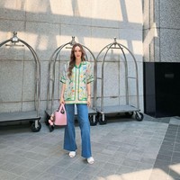 Senada dengan warna tasnya, boneka Labubu yang dimiliki Cathy Sharon berwarna pink dan coklat. Gantungan boneka Labubunya itu terlihat menggemaskan dan lucu. Foto: Instagram