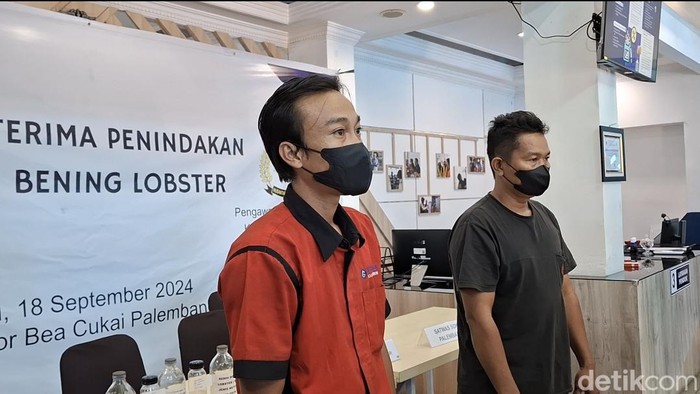 AW dan U ditangkap atas dugaan penyelundupan benih bening lobster.