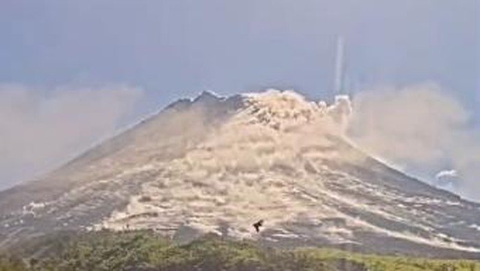 Awan panas guguran di Gunung Merapi pukul 09.05 WIB, Selasa (17/9/2024).