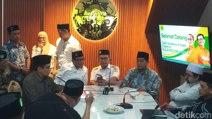 Bakal pasangan calon gubernur dan wakil gubernur Sulsel, Mohammad Ramadhan Pomanto-Azhar Arsyad sowan ke pengurus DDI Sulsel, Rabu (18/9/2024).