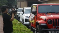 Aset tersebut dalam bentuk rekening, uang tunai, jam tangan mewah, kendaraan roda dua hingga mobil mewah.