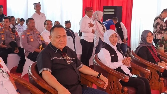 Bendahara DPD Demokrat Jawa Timur dr Agung Mulyono bersama Khofifah.
