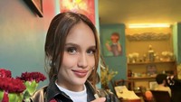 Tidak hanya pho, wanita berusia 31 tahun ini juga sempet mampir ke sebuah kafe untuk minum segelas ice coffee blend. Tampaknya sangat segar ya? Foto: Instagram @claurakiehl