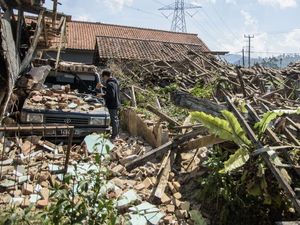 Penampakan Rumah-rumah Rusak Imbas Gempa M 5.0 Bandung