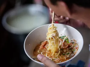 5 Orang Ini Alami Infeksi Serius Akibat Makan Hotpot hingga Mie