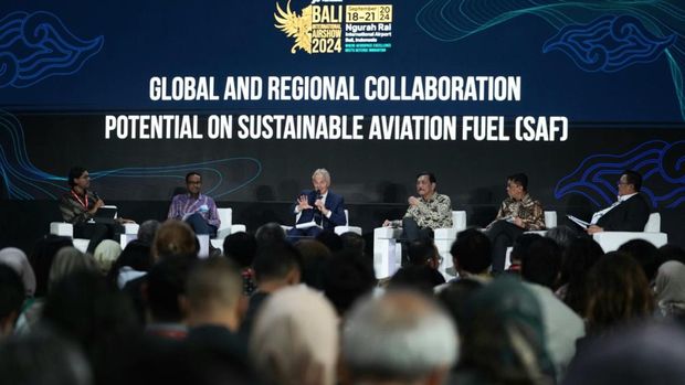 Diskusi SAF di Bali International Airshow dihadiri oleh Menteri Koordinator BidangKemaritiman dan Investasi, Luhut Binsar Pandjaitan; Executive Chairman Tony Blair Institute forGlobal Change dan Mantan Perdana Menteri Inggris, Tony Blair; Direktur Strategi, Portofolio,dan Pengembangan Usaha di PT Pertamina (Persero), Salyadi Saputra; Direktur Utama LionAir Group, Daniel Putut Kuncoro; serta President of Airbus Asia Pacific, Anand Stanley.