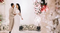 Romantis banget saat Dustin Tiffani memeluk Ditha Rizky Amalia dari belakang. (Foto: dok Instagram)