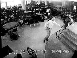 Foto Biasa Ternyata Punya Kisah Kelam hingga Menakutkan