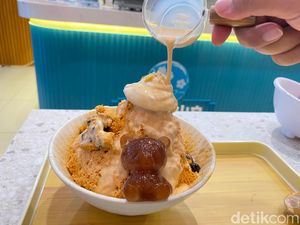 Kakigori Thai Tea yang Legit Segar Ada di Kafe Bernuansa Jepang Ini