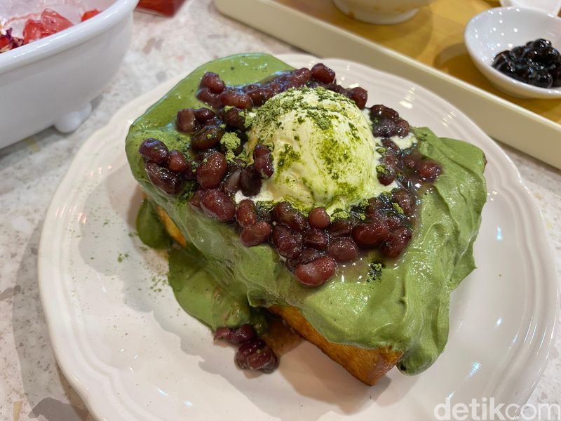 Furawa Cafe, kafe dessert di Gading Serpong yang tawarkan menu toast hingga kakigori